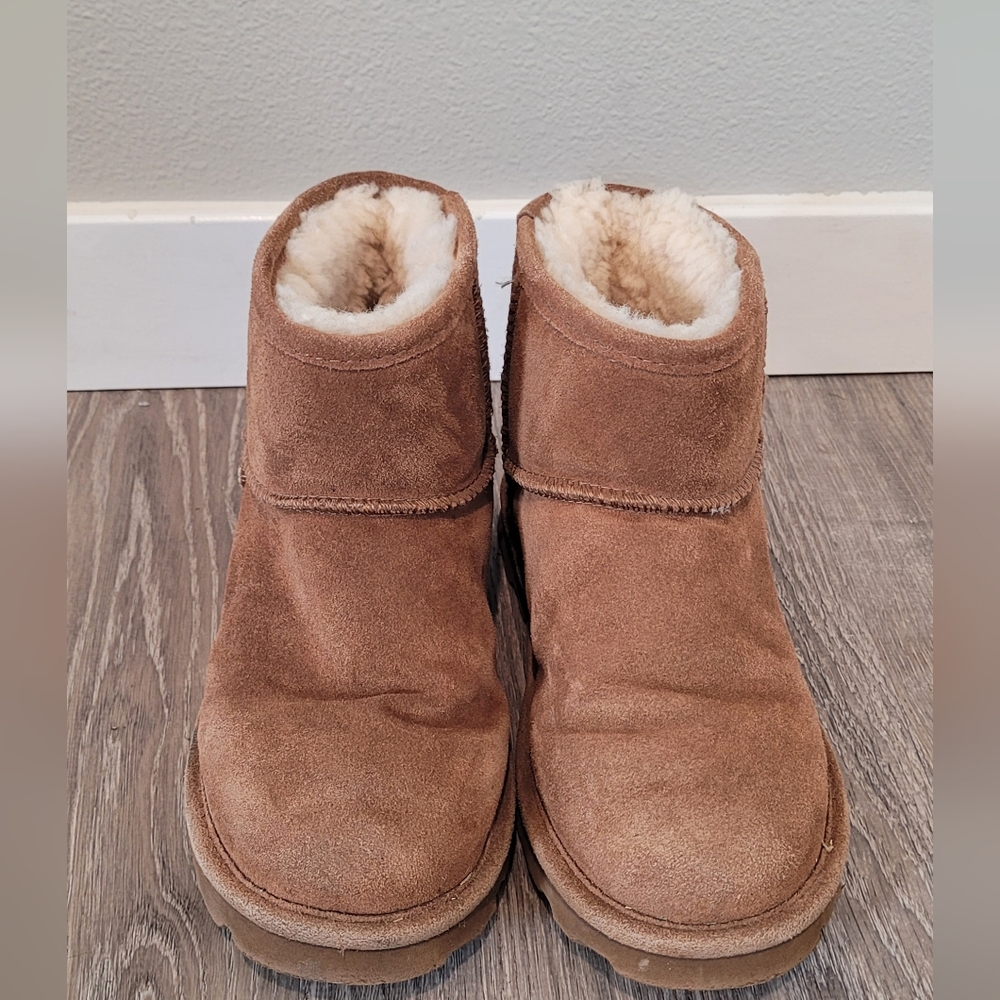 Women's Bearpaws size 8